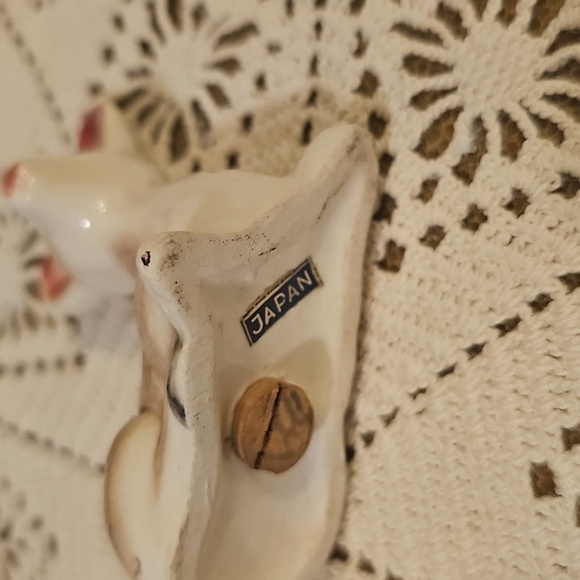 Mid-century Ceramic Japanese  Kitschy Salt and Pepper Shakers - Picture 4 of 8